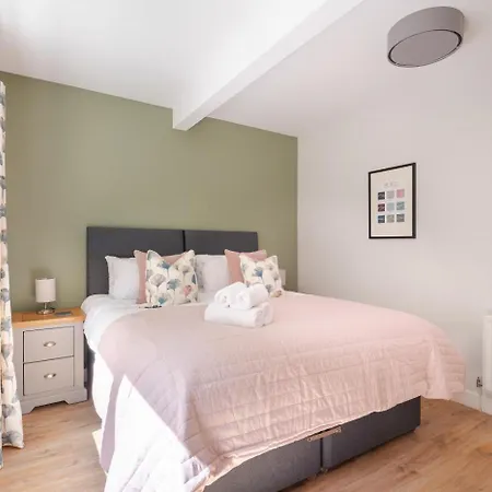 5 Bed In Oc-lr078 Holiday home