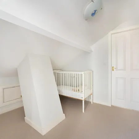 5 Bed In Oc-lr078 Holiday home *